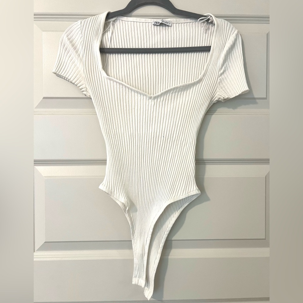 Zara White Ribbed Short Sleeve Bodysuit